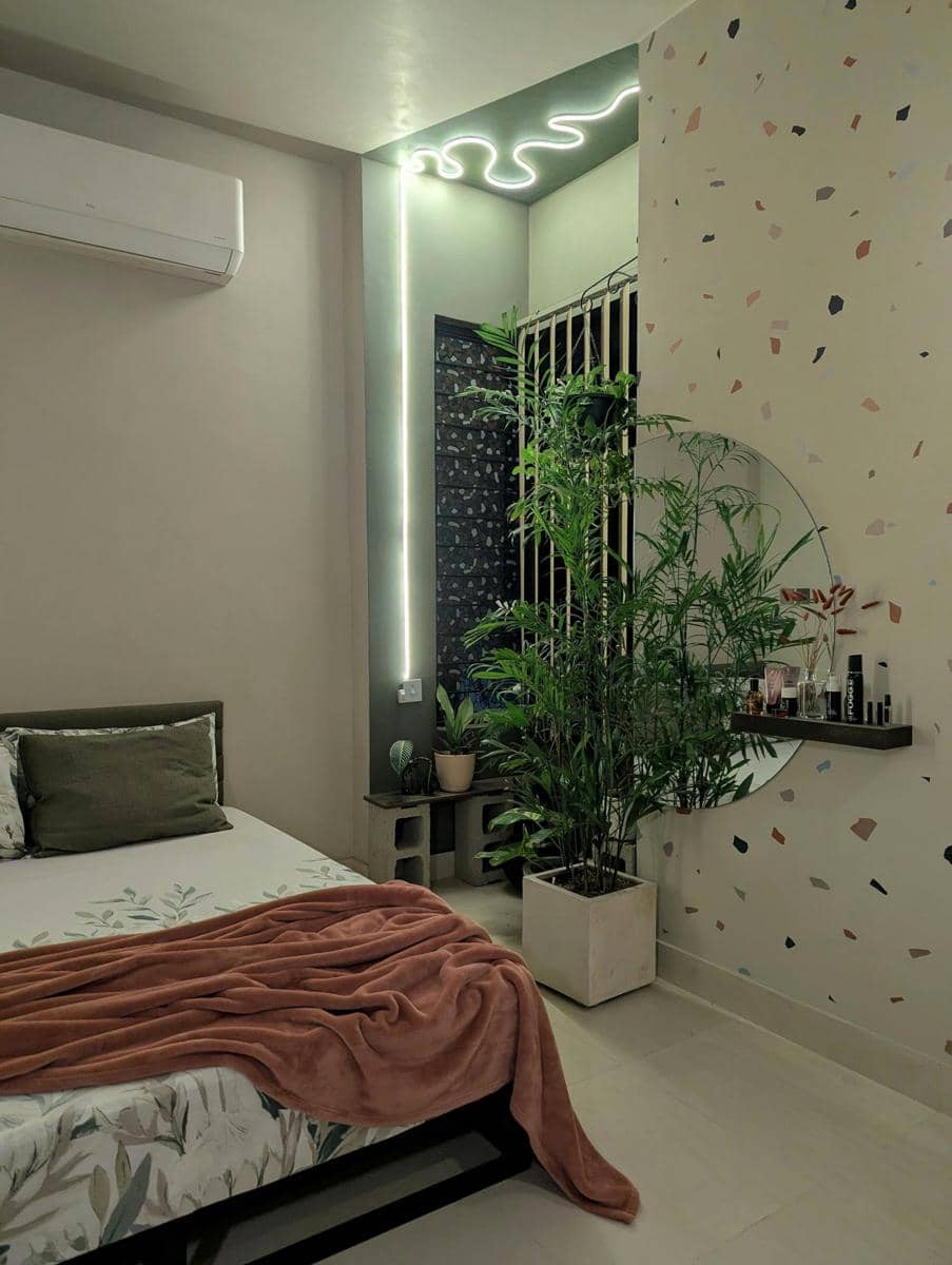 kamar kos dengan wallpaper dinding