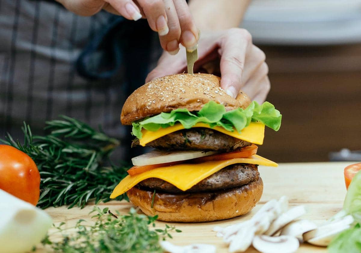 ilustrasi membuat burger