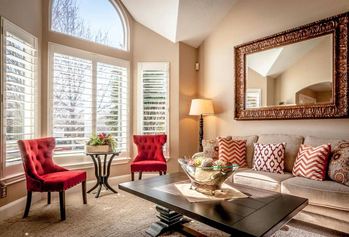 5 Elemen yang Bikin Ruang Tamu Terlihat Estetik, Nyaman dan Elegan!