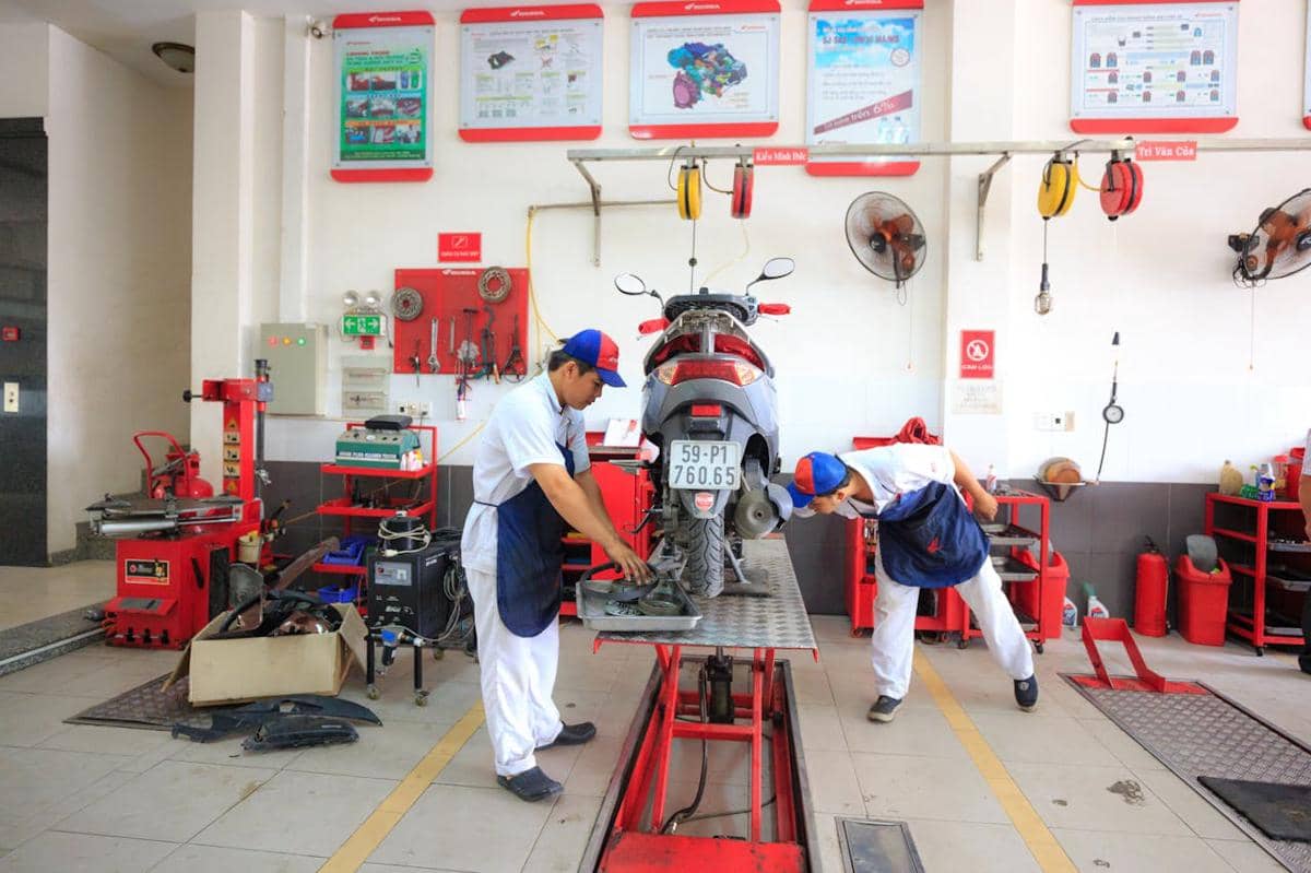 ilustrasi bengkel motor