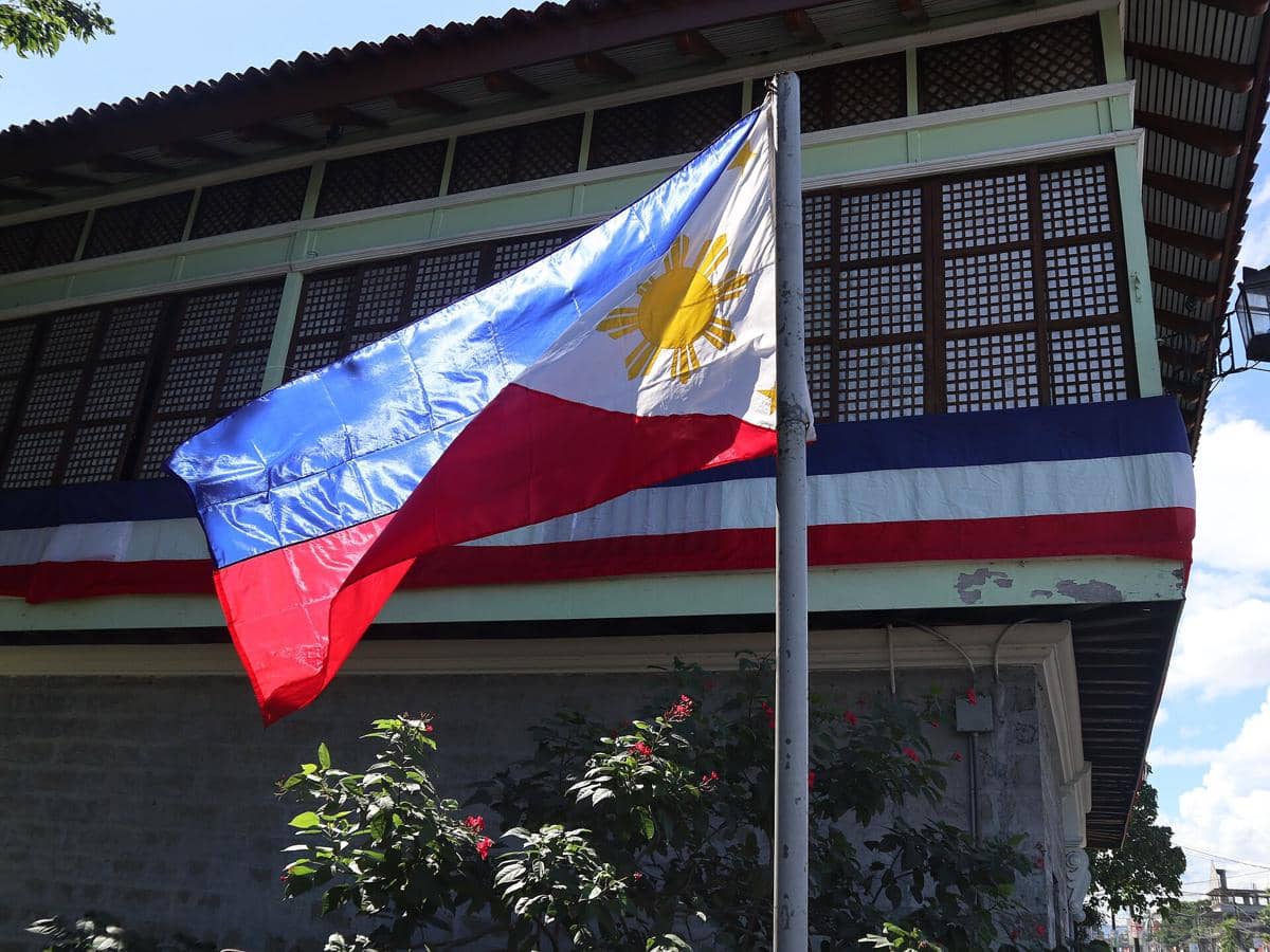 Bendera negara Filipina (patrickroque01, CC BY-SA 4.0, via Wikimedia Commons)