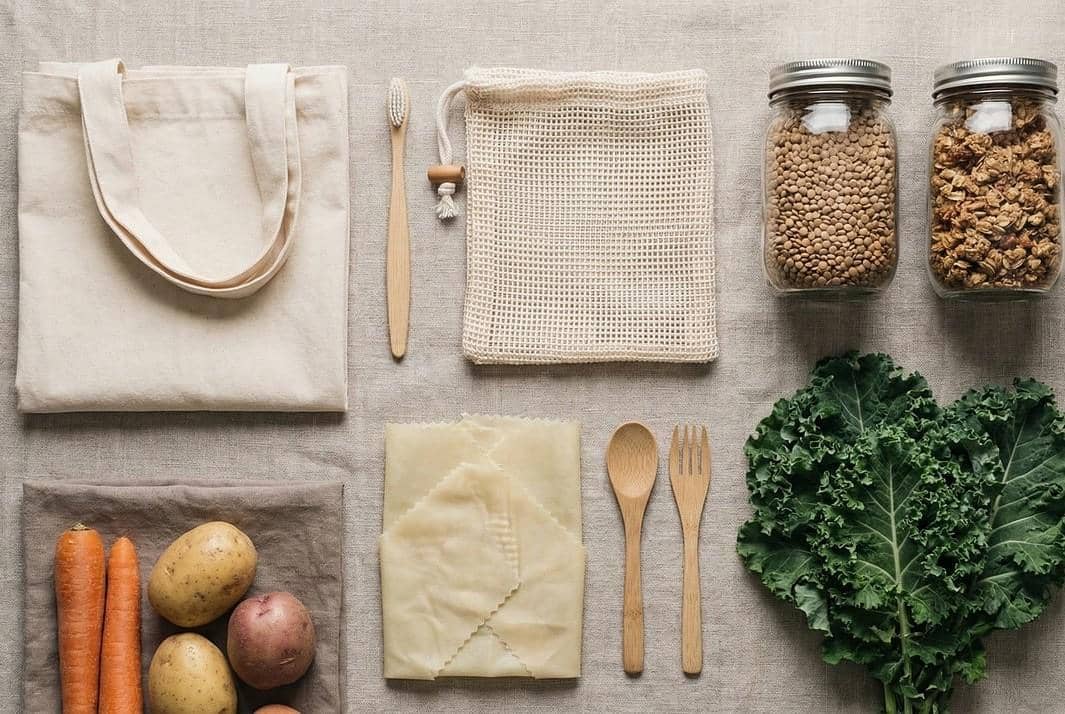 ilustrasi kantong kain untuk meminimalisir penggunaan plastik 