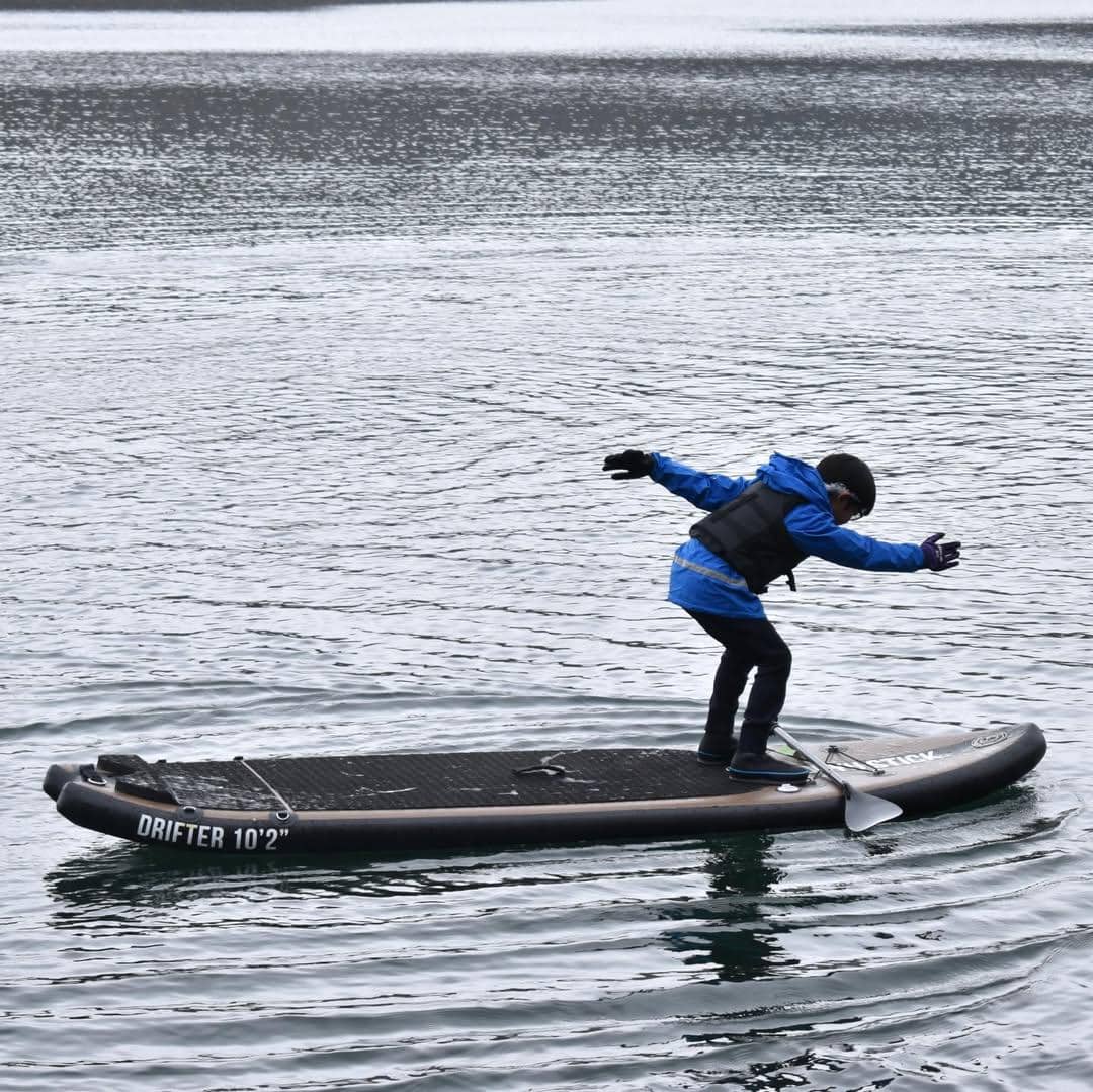 Ditto Percussion dan Sekala pertama kali naik paddleboard