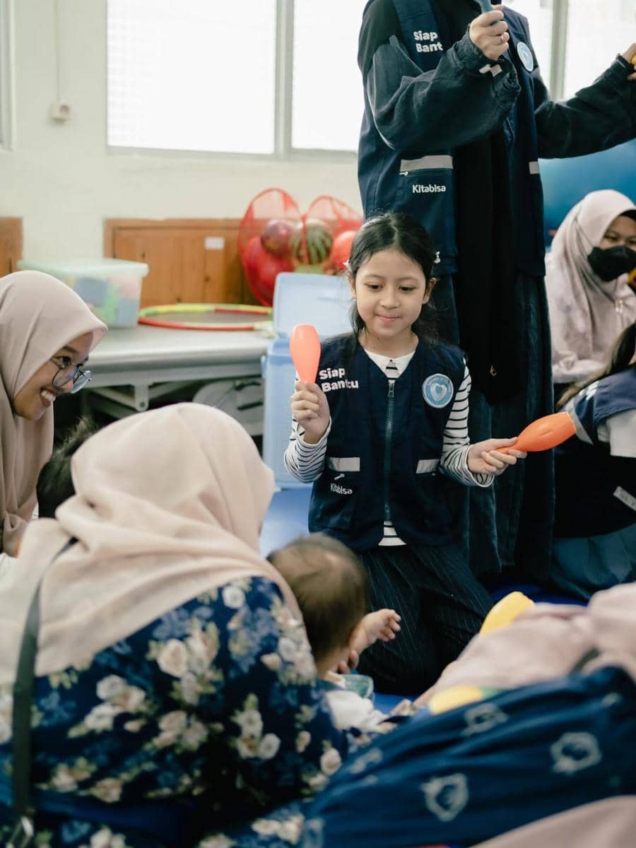 Natasha Rizky ajak anak dalam kegiatan berbagi di RSCM