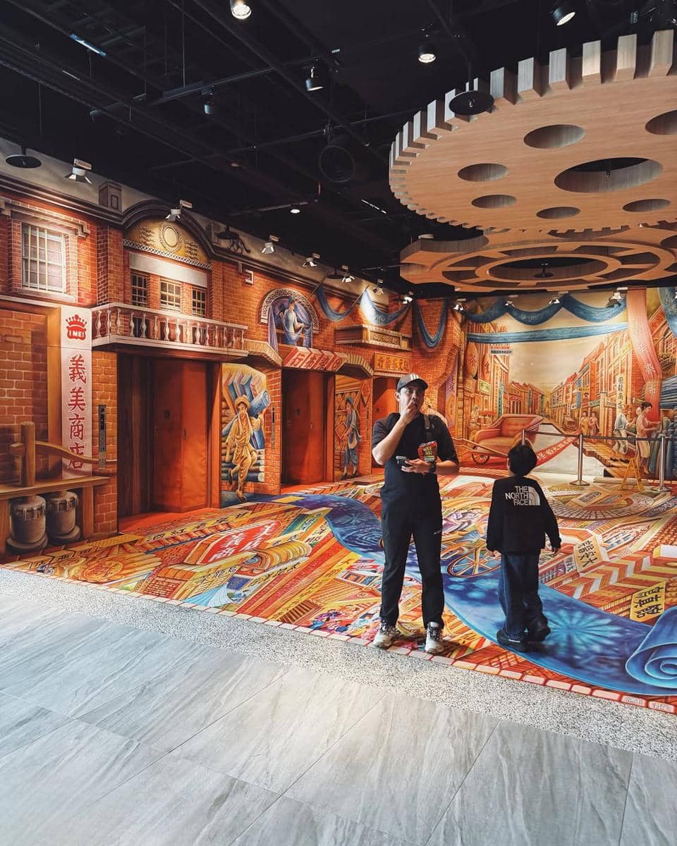 Keluarga Ayudia Bing Slamet berkeliling Taipei