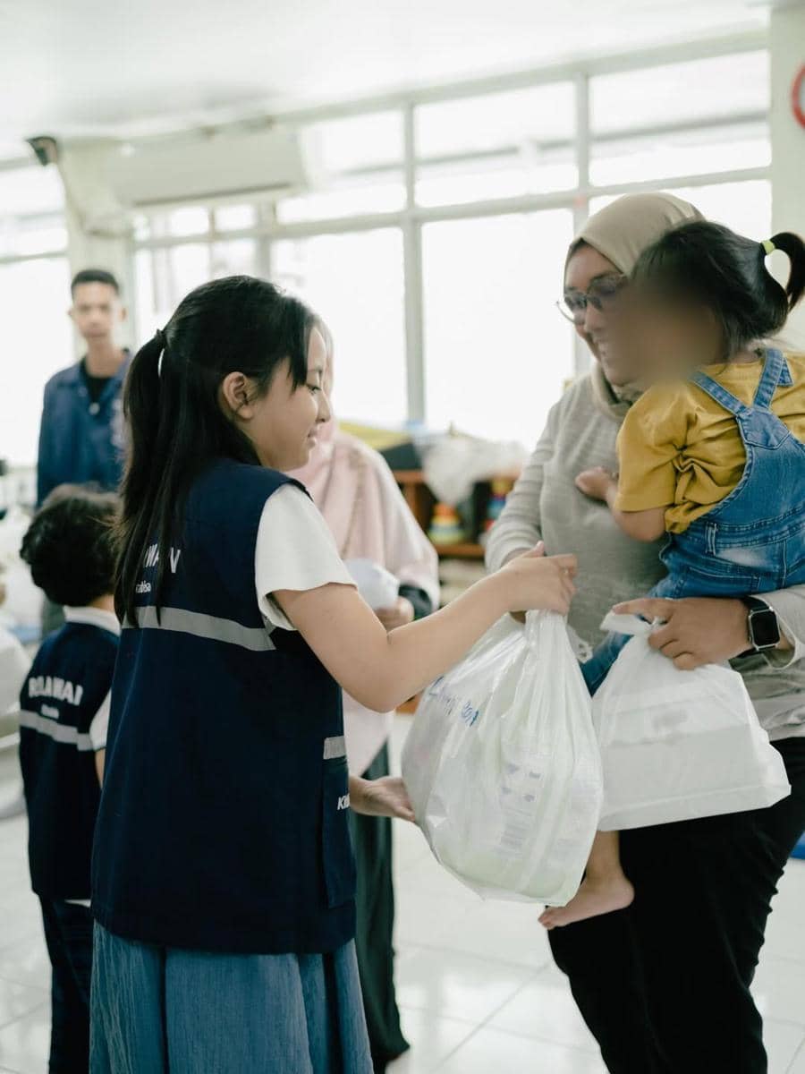 Natasha Rizky ajak anak dalam kegiatan berbagi di RSCM