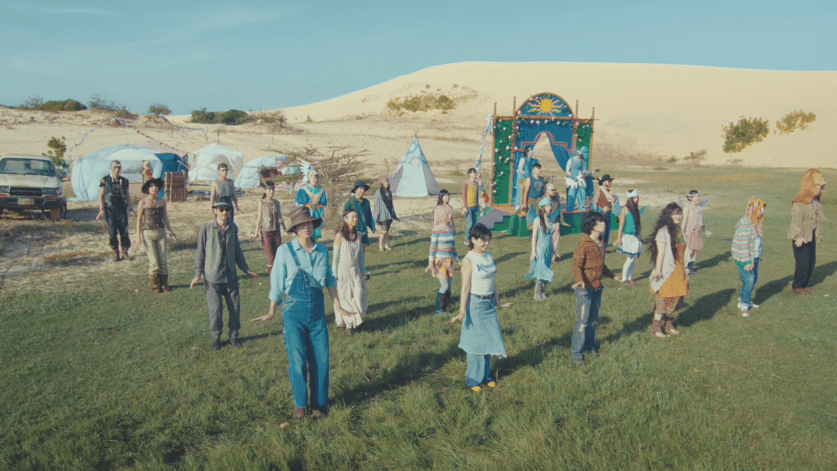Cuplikan video musik "Paradise of Rumors" dari AKMU.