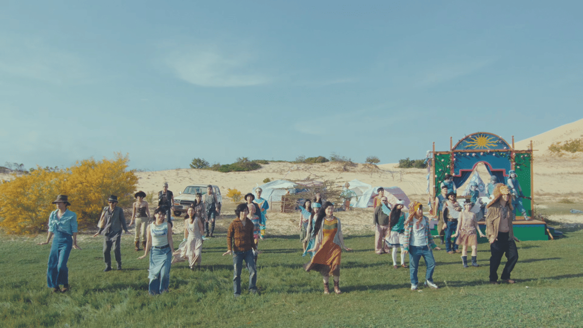 Cuplikan video musik "Paradise of Rumors" dari AKMU.