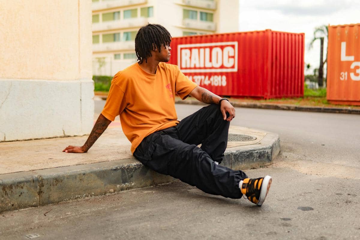 7 Rekomendasi Sepatu yang Cocok untuk Celana Cargo