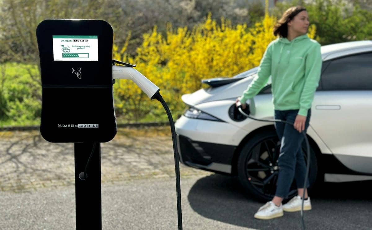 Ilustrasi mobil listrik