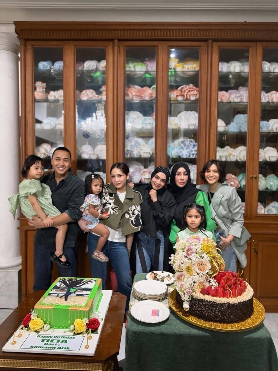 Rieta Amilia ulang tahun