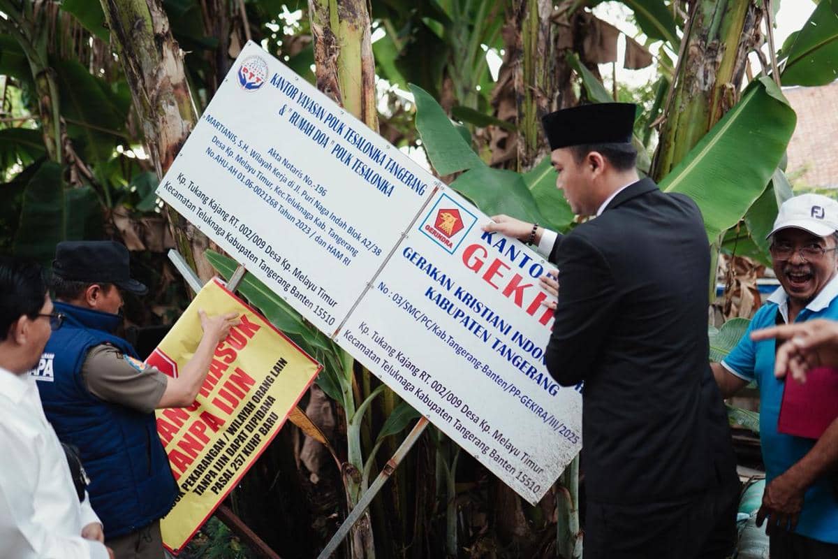Pembukaan segel rumah doa Yayasan POUK Tesalonika