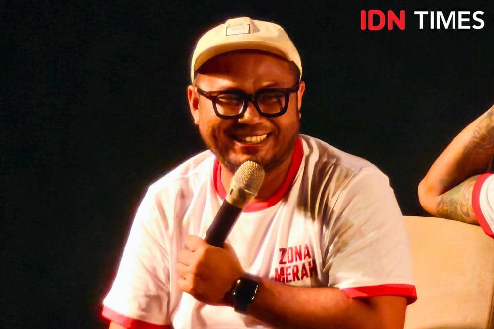 Potret sutradara Fajar Martha Santosa dalam press conference film Zona Merah di Jakarta, Rabu (1/4/2026)