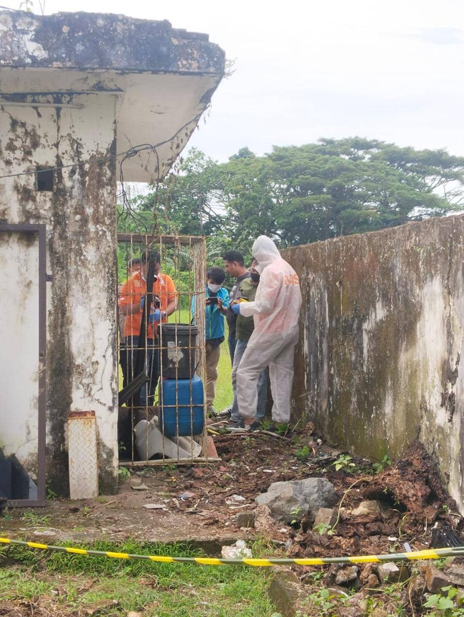 Sesosok mayat pria ditemukan di belakang gedung kampus Unhas Makassar, Selasa (7/4/2026). Dok. Polsek Tamalanrea