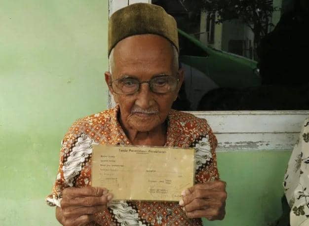 Nyak Sandang, salah seorang penyumbang pembelian kapal Seulawah RI-001. (Dokumentasi warga)