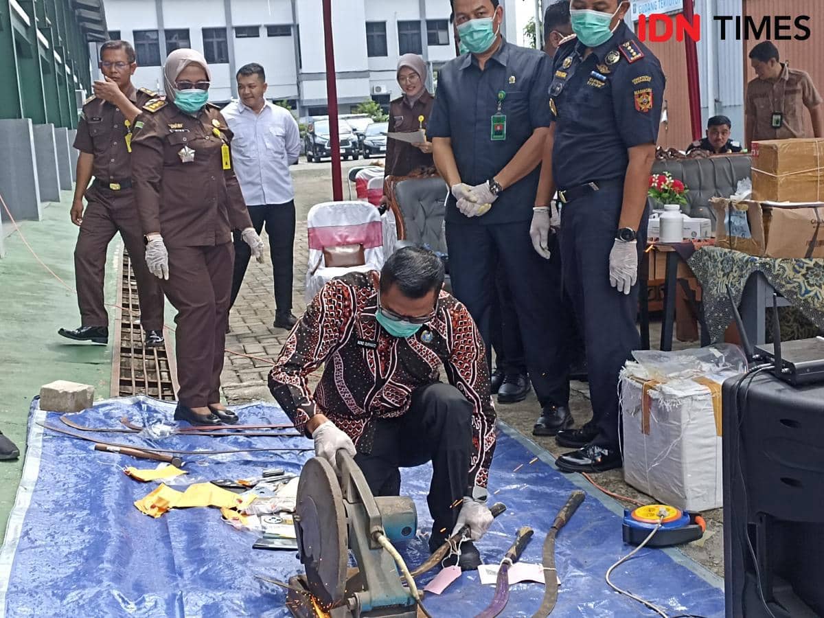 Inkrah Triwulan I 2026, 10 Sajam Hingga Tembakau Sintetis Dimusnahkan