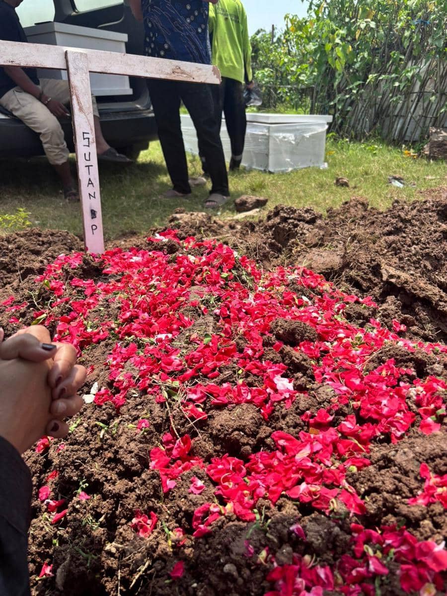 Bio One di makam ayah