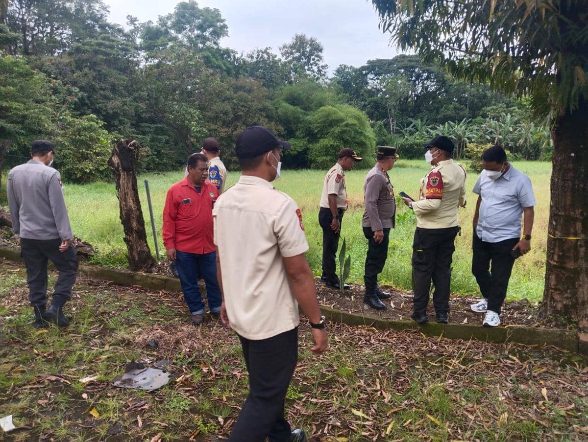 Sesosok mayat pria ditemukan di belakang gedung kampus Unhas Makassar, Selasa (7/4/2026). Dok. Polsek Tamalanrea