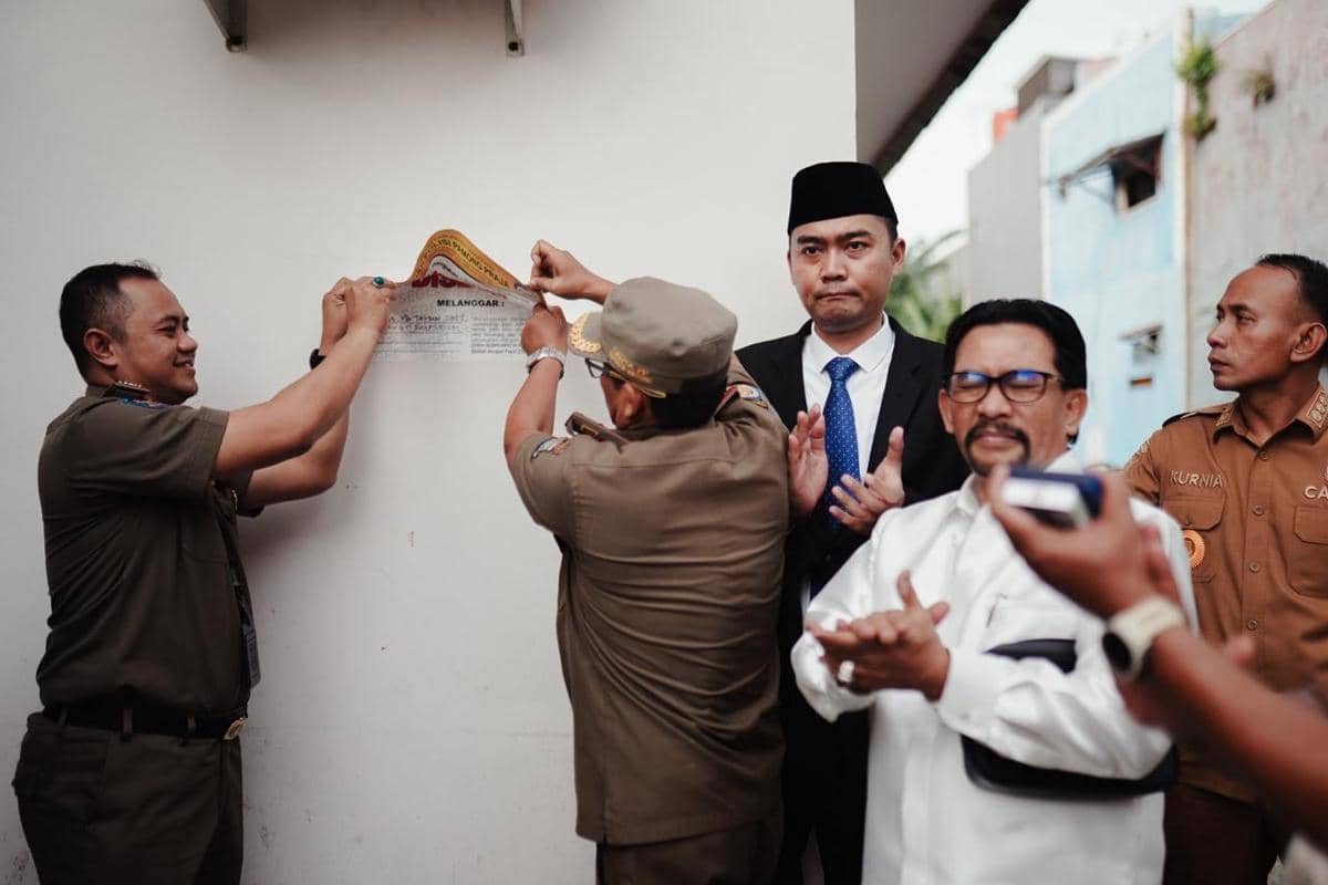 Pembukaan segel rumah doa Yayasan POUK Tesalonika