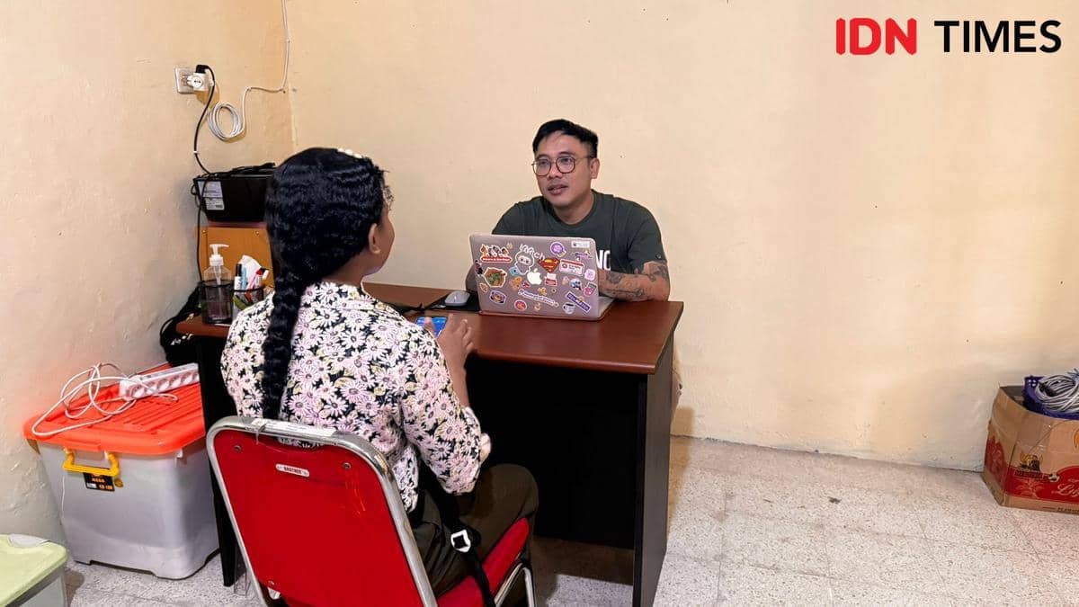 Orang dengan HIV (ODHIV) yang juga Manajer Keuangan Yayasan Kebaya Yogyakarta, Pram.