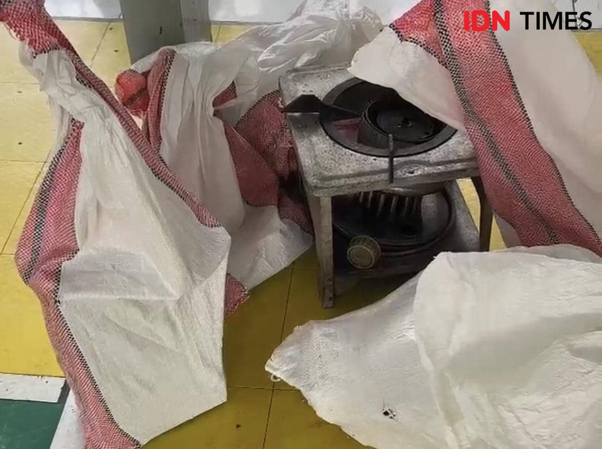 Kompor ditemukan di lapas Pontianak. 