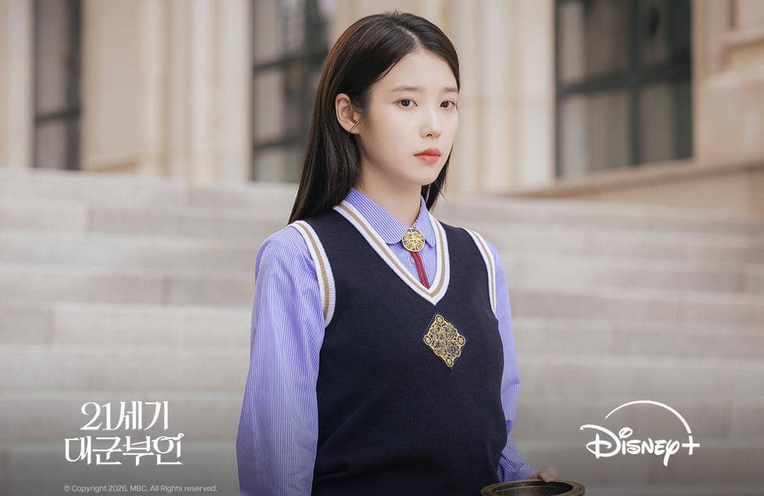 Still Cut IU di Perfect Crown 