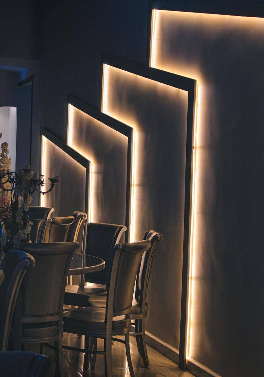 ilustrasi lampu dinding LED strip tersembunyi