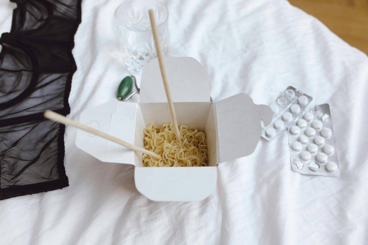 ilustrasi bungkus bakso dan mie ayam