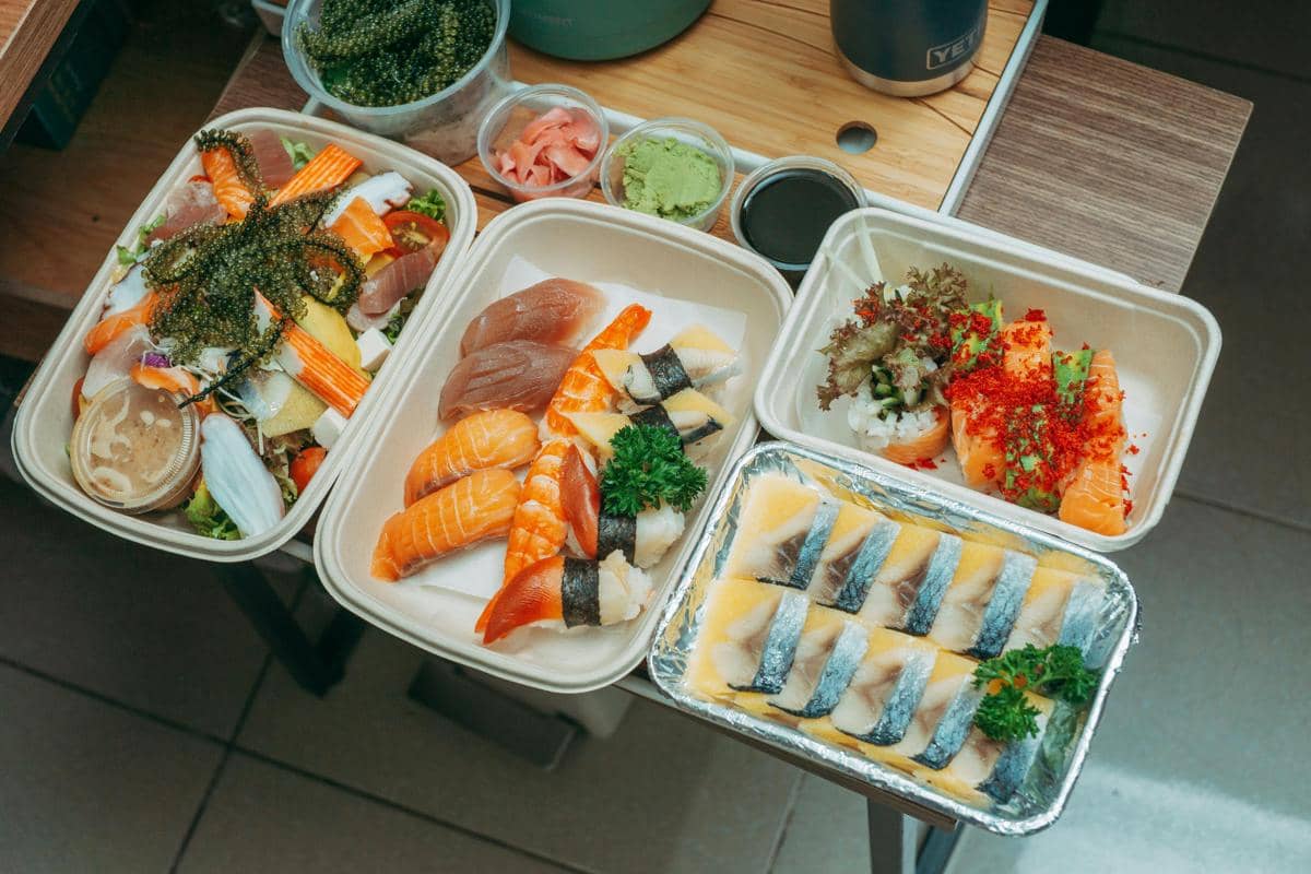 ilustrasi kemasan take away makanan