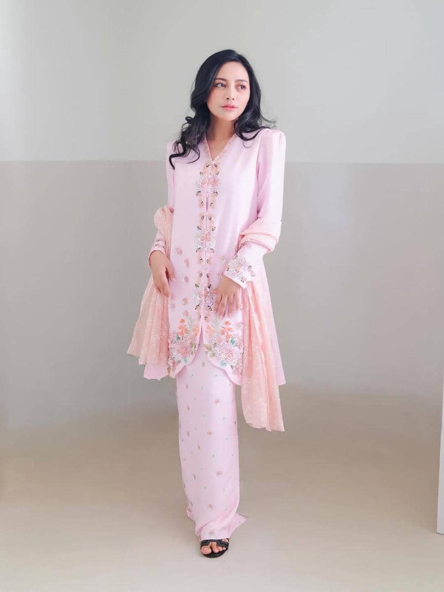 outfit pesta ala Rachel Vennya