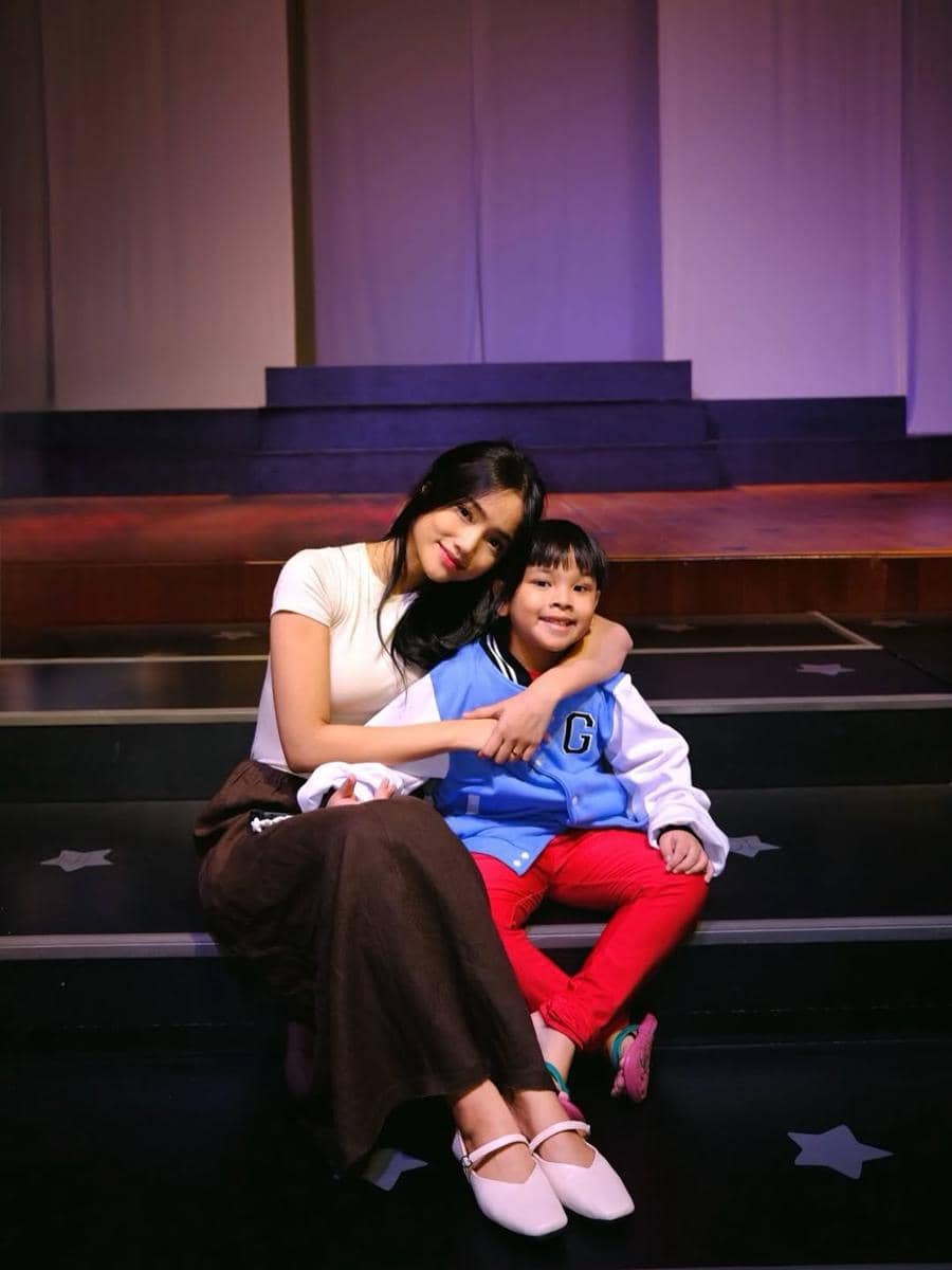 OOTD tante-keponakan ala Fuji dan Gala Sky