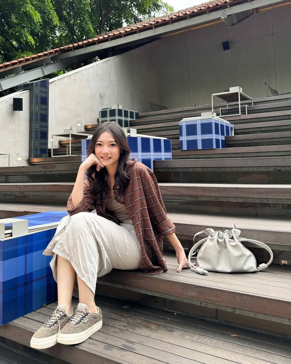 padu padan outfit dengan kemeja flannel