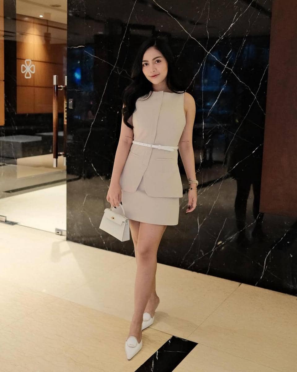 outfit pesta ala Rachel Vennya