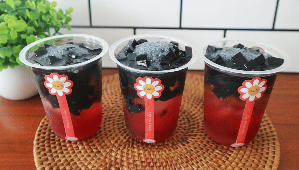 Resep Es Cincau Sirup Merah, Cocok Jadi Pelepas Dahaga!