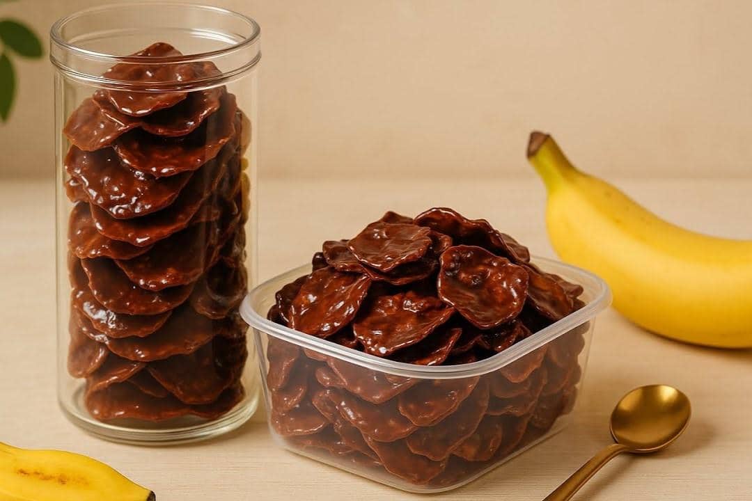 ilustrasi keripik pisang cokelat 