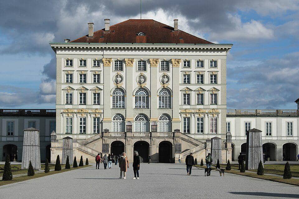 Istana Nymphenburg di Jerman
