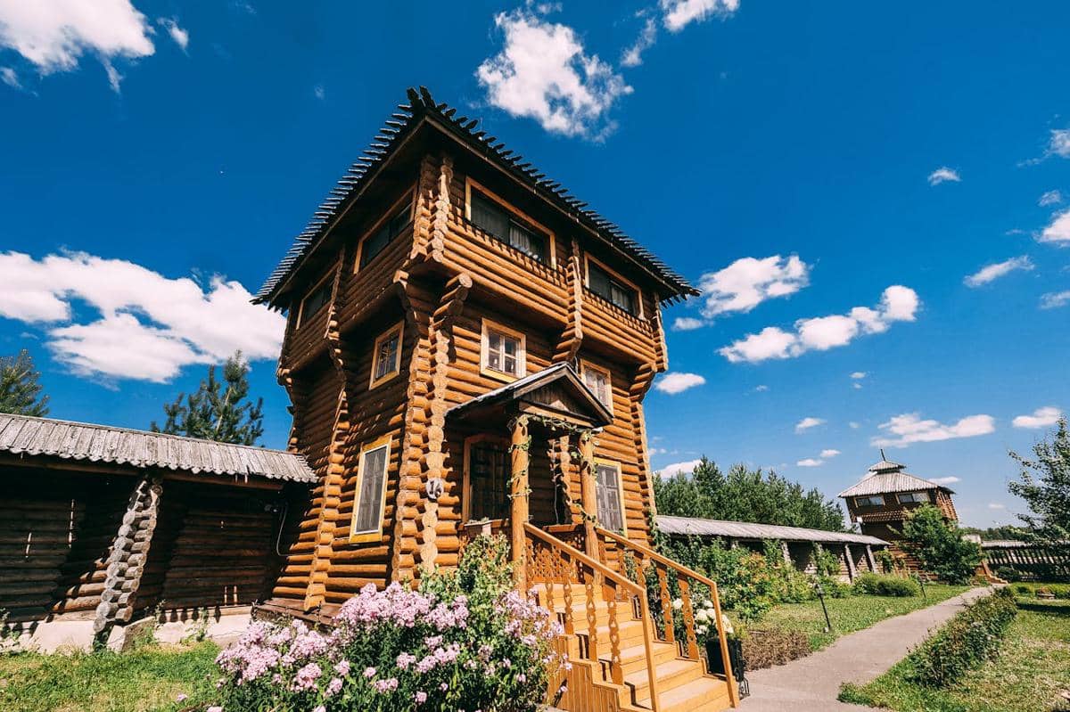 5 Inspirasi Desain Rumah Kayu yang Menawan, Bikin Nyaman!