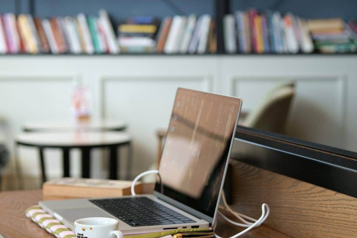 Ilustrasi coffee shop library