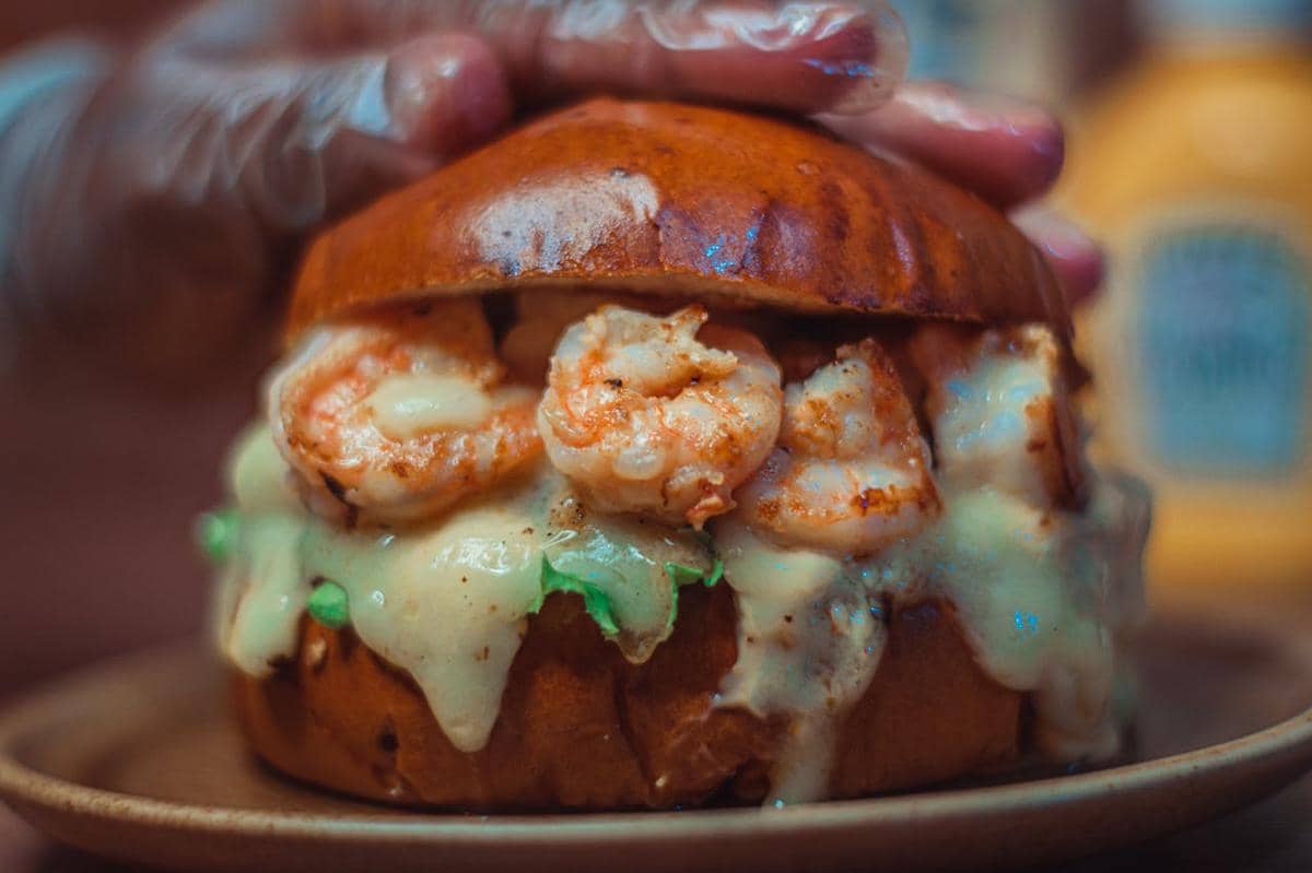 illustrasi burger patty udang 