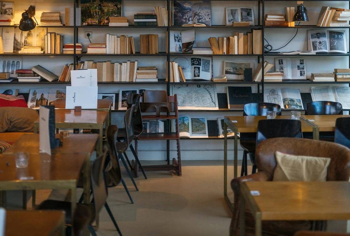 5 Rekomendasi Coffee Shop Library Salatiga, Syahdu Buat Baca Buku!
