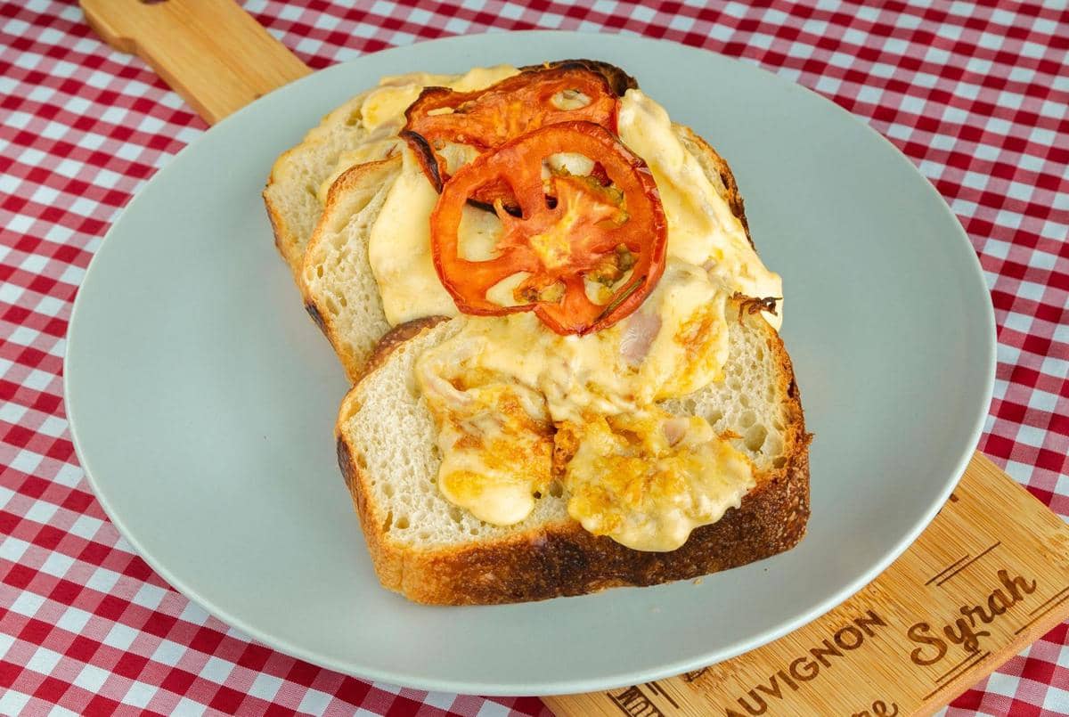 ilustrasi sourdough telur lipat atau omlette style 