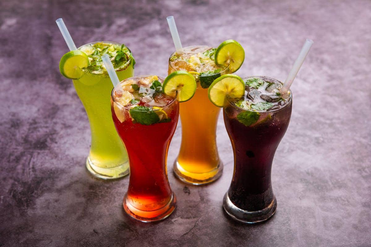 Ilustrasi mocktail botanikal