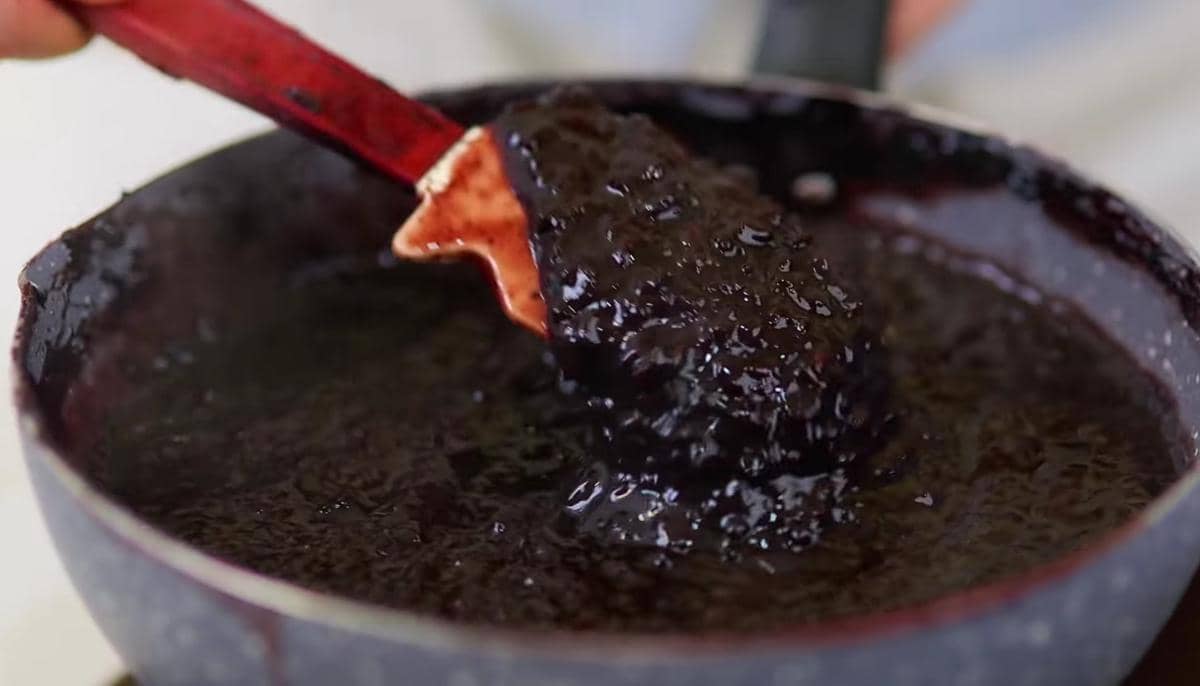 ilustrasi membuat bubur ketan hitam ala Luvita Ho 