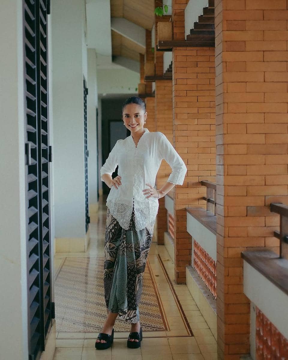 Gaya OOTD ala Asha Assuncao