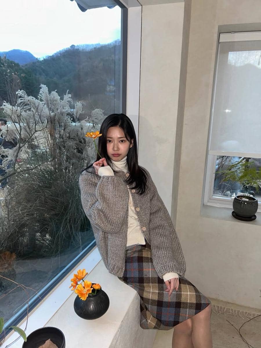 Inspirasi Outfit ala Kim Min Ju