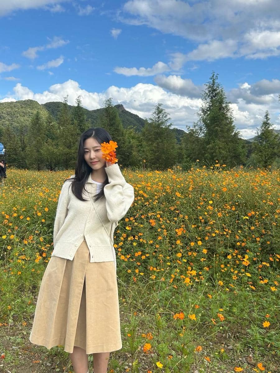 Inspirasi Gaya ala Kim Min Ju