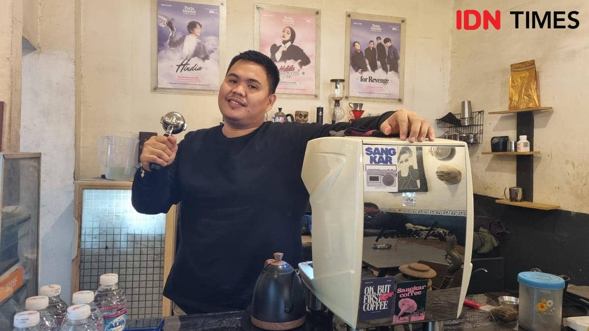 Owner Sangkar Coffee Adyos Satrio Triwicaksono