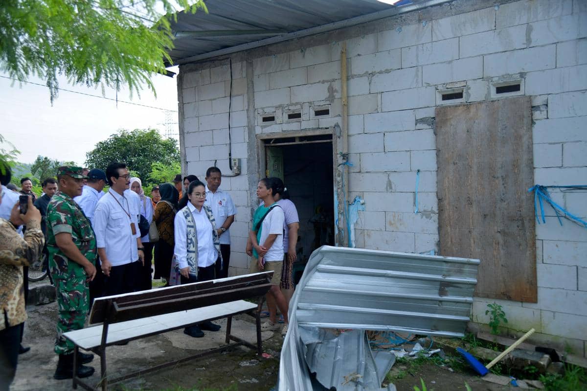 Rumah rusak, puting beliung