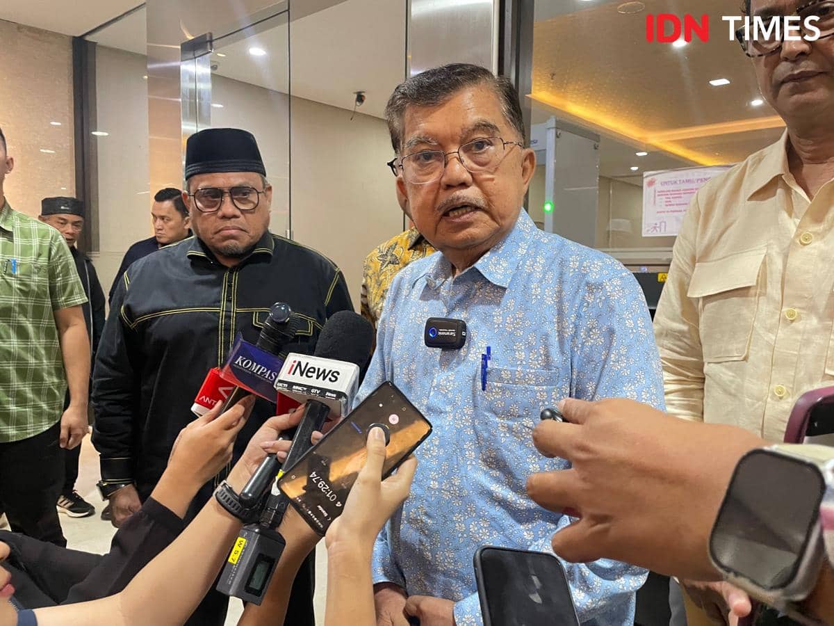 Wakil Presiden ke-10 dan ke-12 RI, Jusuf Kalla (JK), di Bareskrim Polri, Jakarta Selatan, Rabu (8/4/2026). (IDN Times/Yovita Arnelia)
