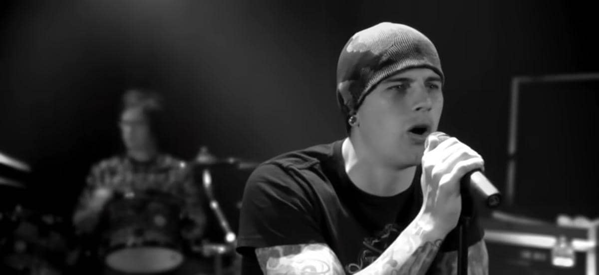 Cuplikan MV Dear God